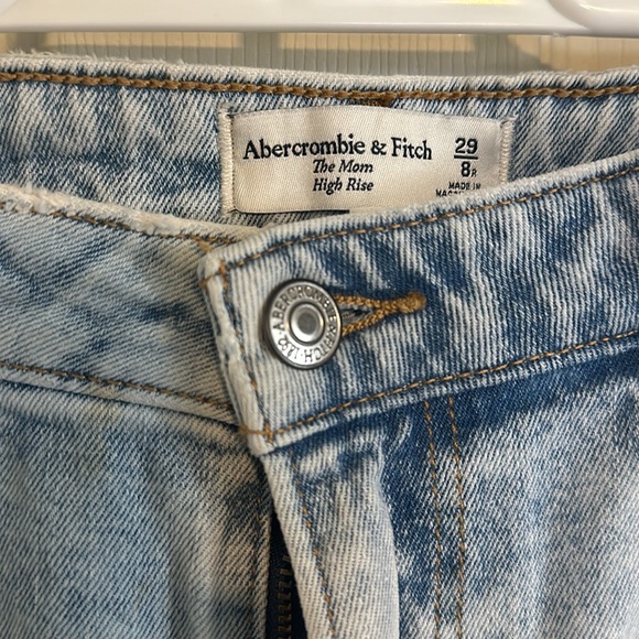 Abercrombie and fitch Curve Love High Rise Mom Jean size 29 (size 8) - Picture 3 of 7